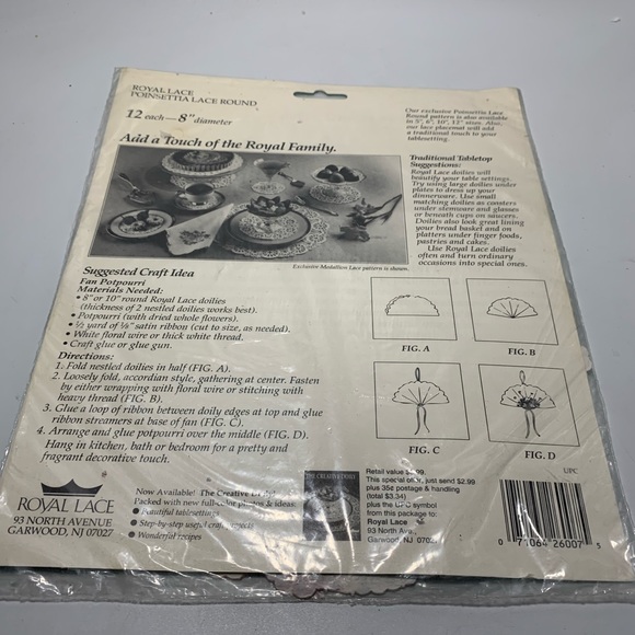 Vintage 8 Inch Doilies Paper Lace Poinsettias Package of 12 New in Package - Picture 4 of 6